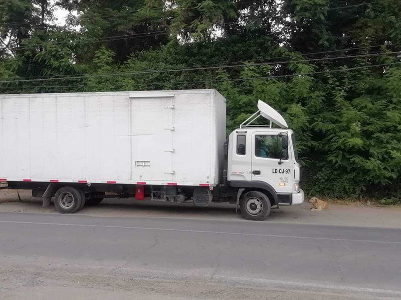Camión cerrado de 53 metros cúbicos de Servicios Becerra